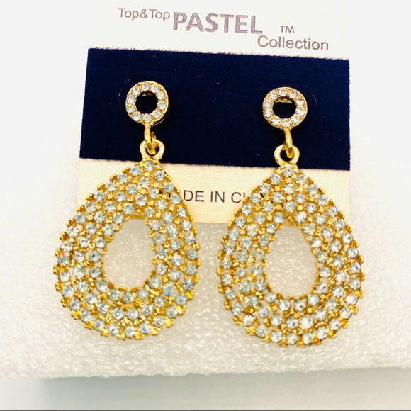 Top And Top Pastels Jewelry - Earrings Crystal Tear Drop. Pierced